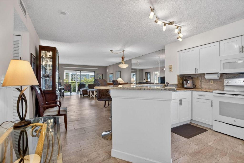 2240 N Cypress Bend Drive, Unit 601, Pompano Beach, FL 33069 Photo