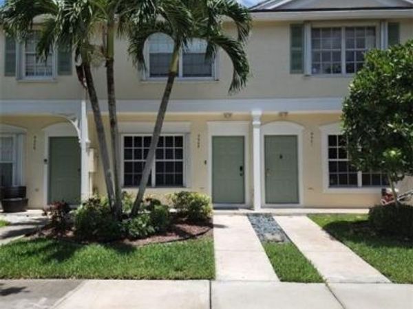 9905 NW 57th Mnr, Unit 9905, Coral Springs, FL 33076