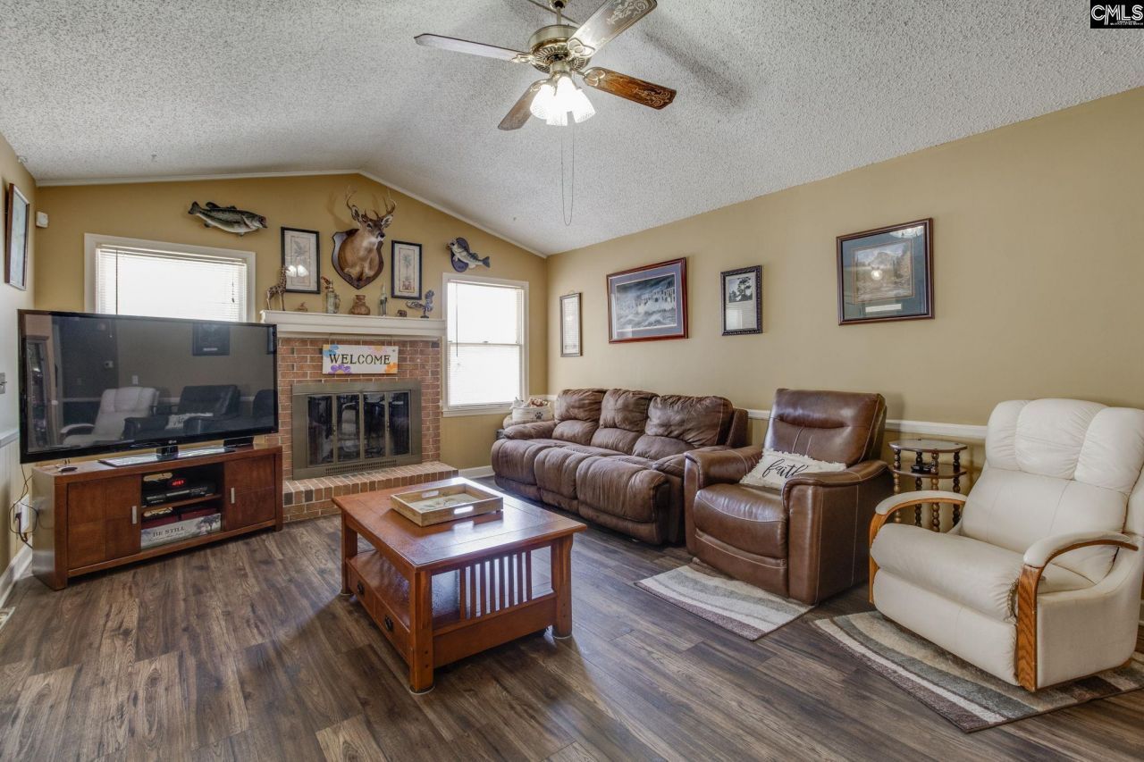 117 New Market Circle Photo 4