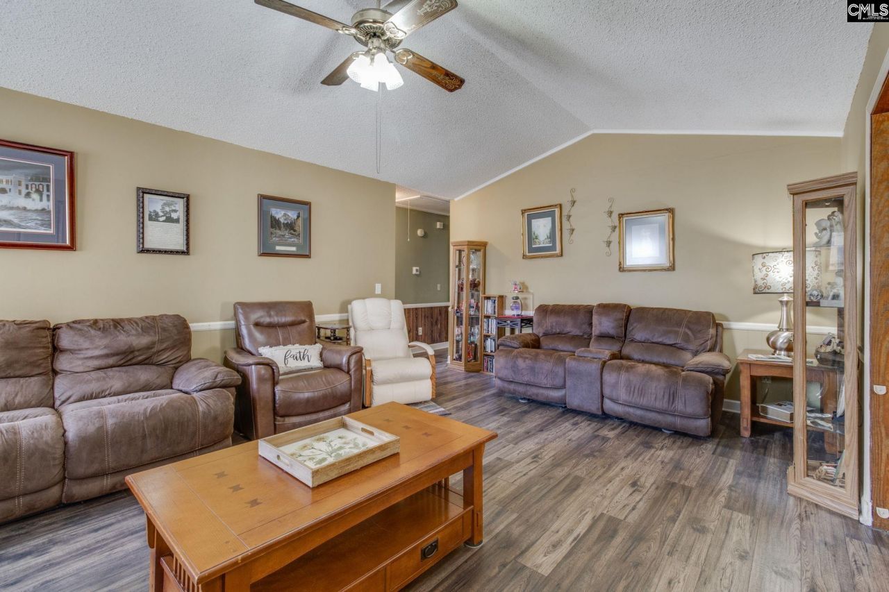 117 New Market Circle Photo 5