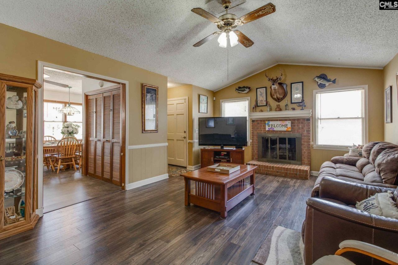 117 New Market Circle Photo 6