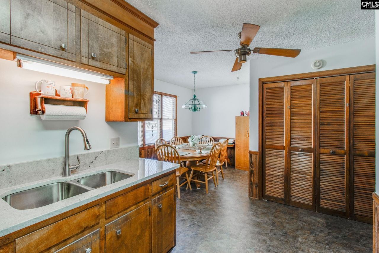 117 New Market Circle Photo 9