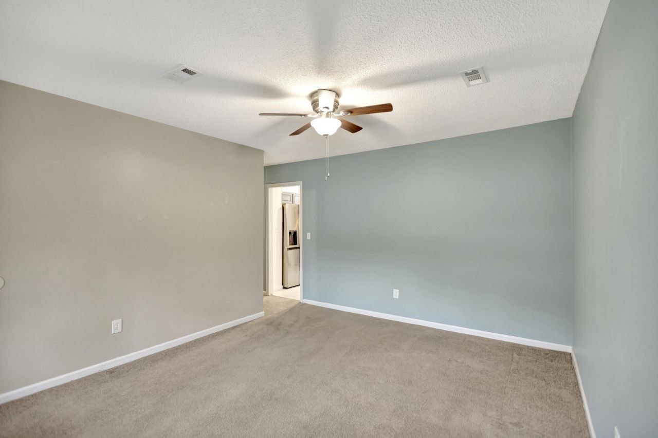 122 Longleaf Drive Photo 6