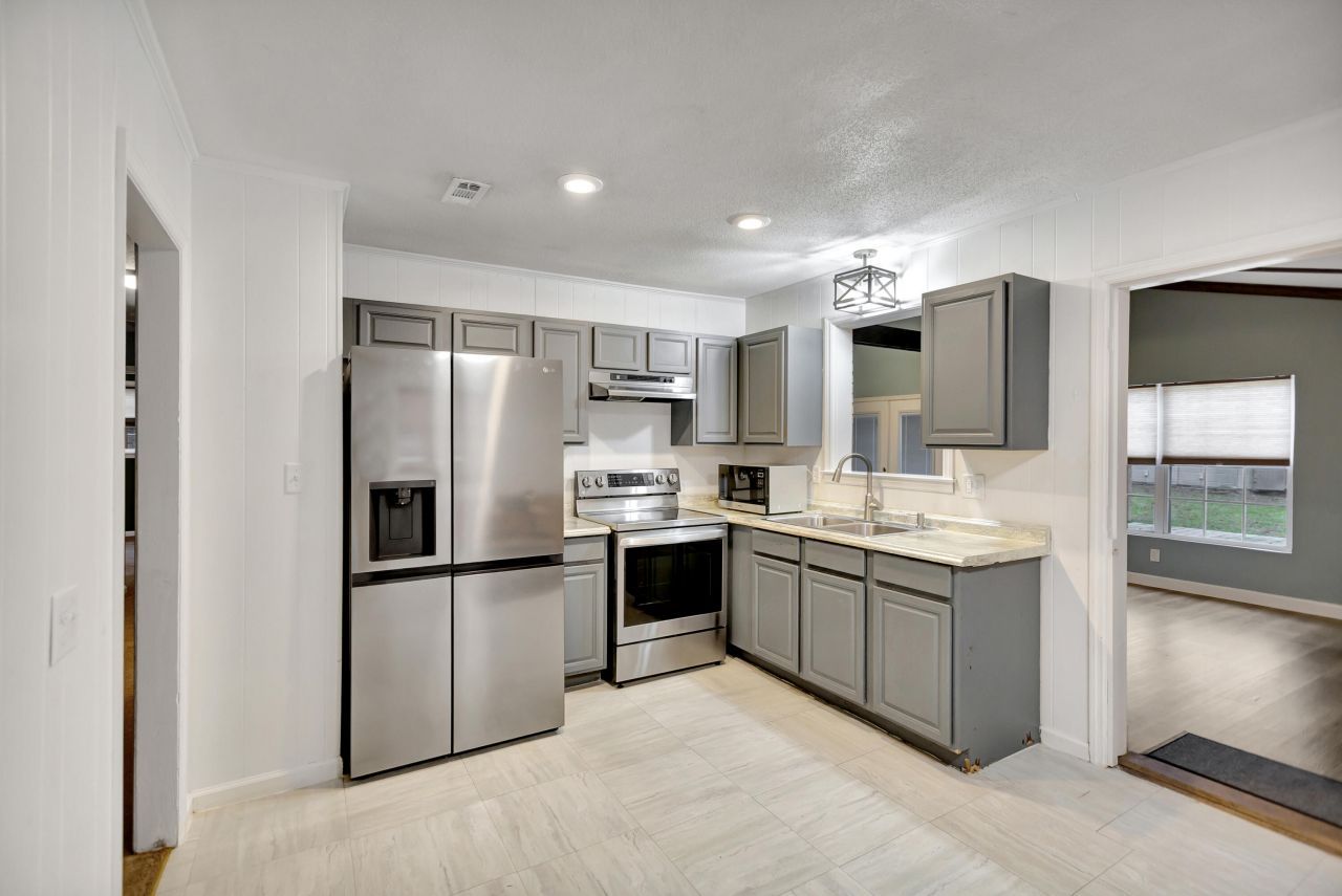 122 Longleaf Drive Photo 7