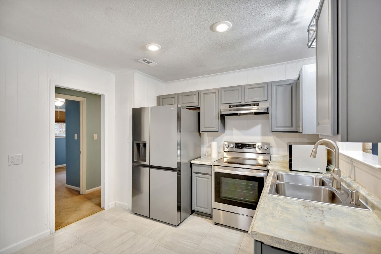 122 Longleaf Drive Photo 8