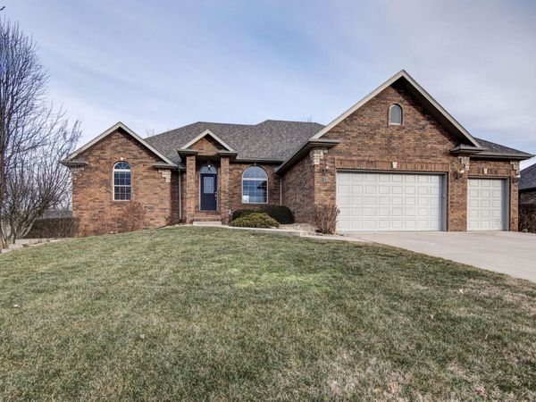 711 Robinwood Lane, Nixa, MO 65714