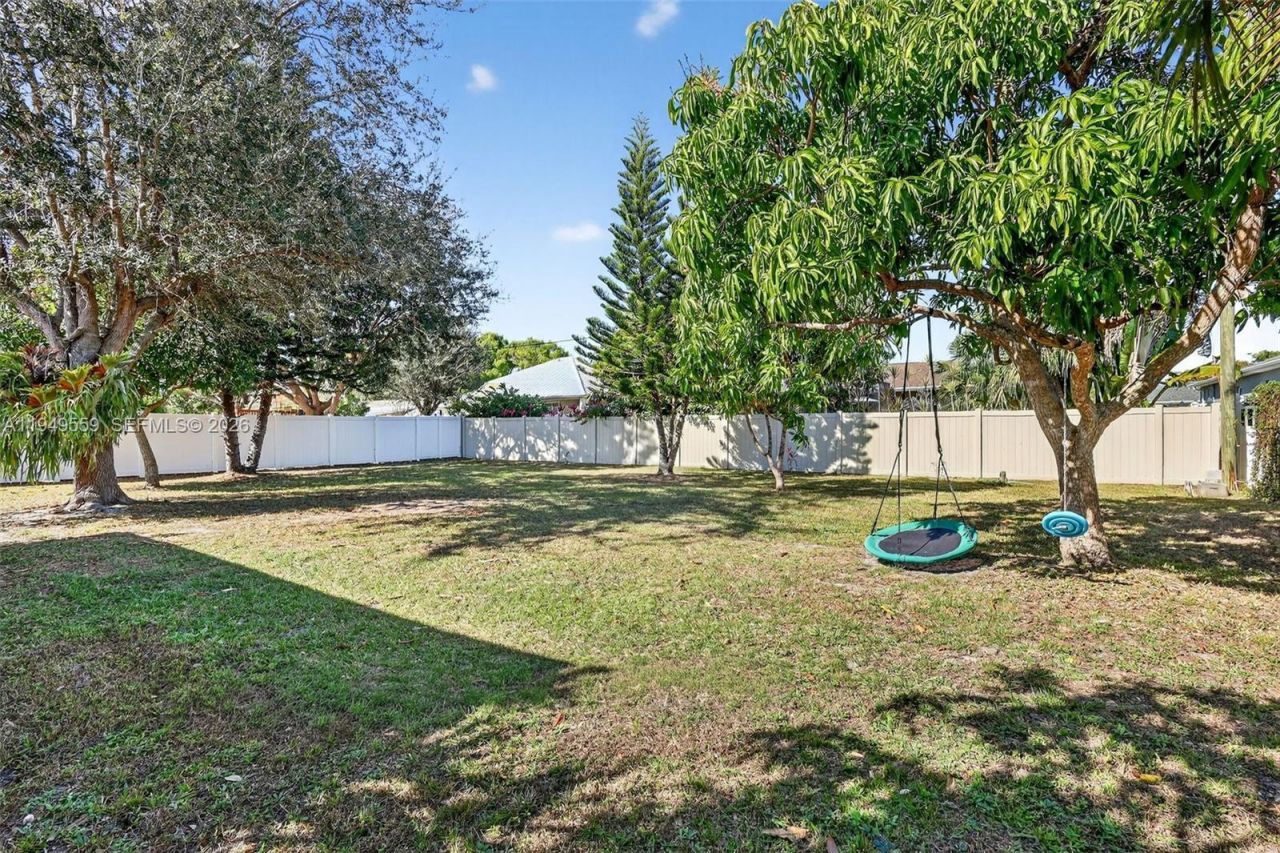 1261 SE Mendavia Ave, Port Saint Lucie, FL 34952 Photo