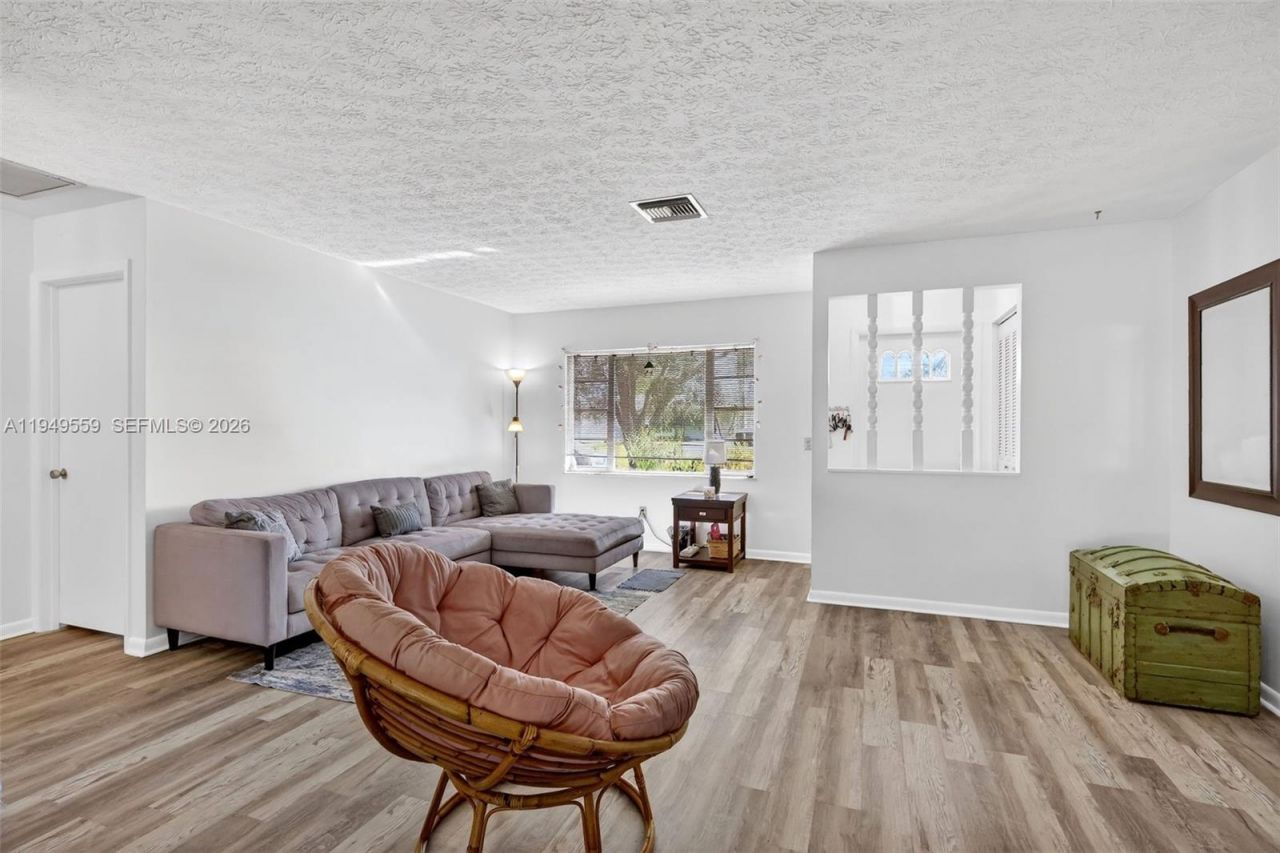 1261 SE Mendavia Ave, Port Saint Lucie, FL 34952 Photo