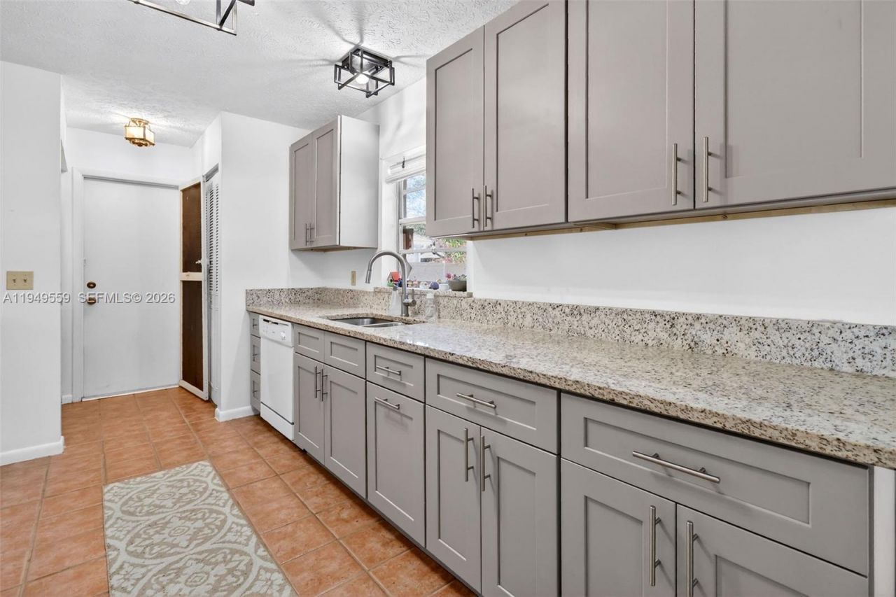 1261 SE Mendavia Ave, Port Saint Lucie, FL 34952 Photo