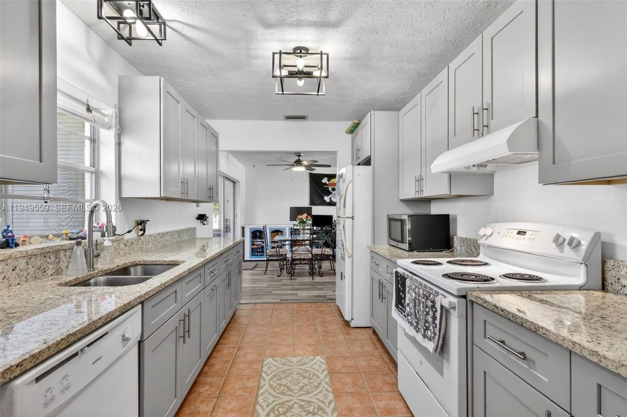 1261 SE Mendavia Ave, Port Saint Lucie, FL 34952 Photo