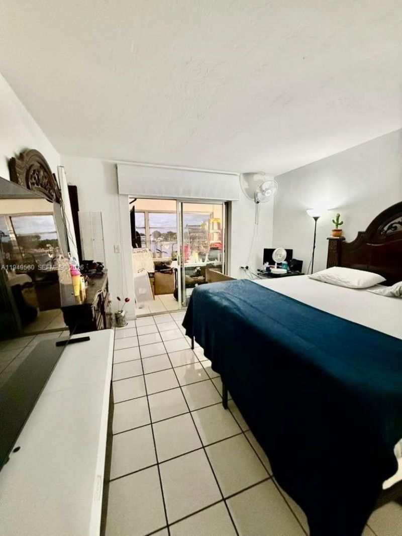 303 NE 187th St, Unit 725, Miami, FL 33179 Photo