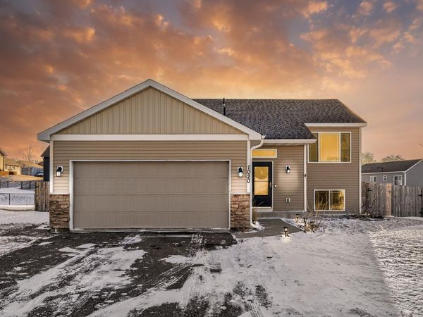 1020 Fox Crossing, Young America, MN 55397