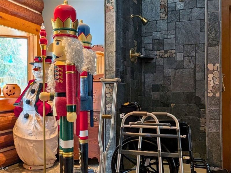 8026 Lee Road, Malvern, OH 44644 Photo 18