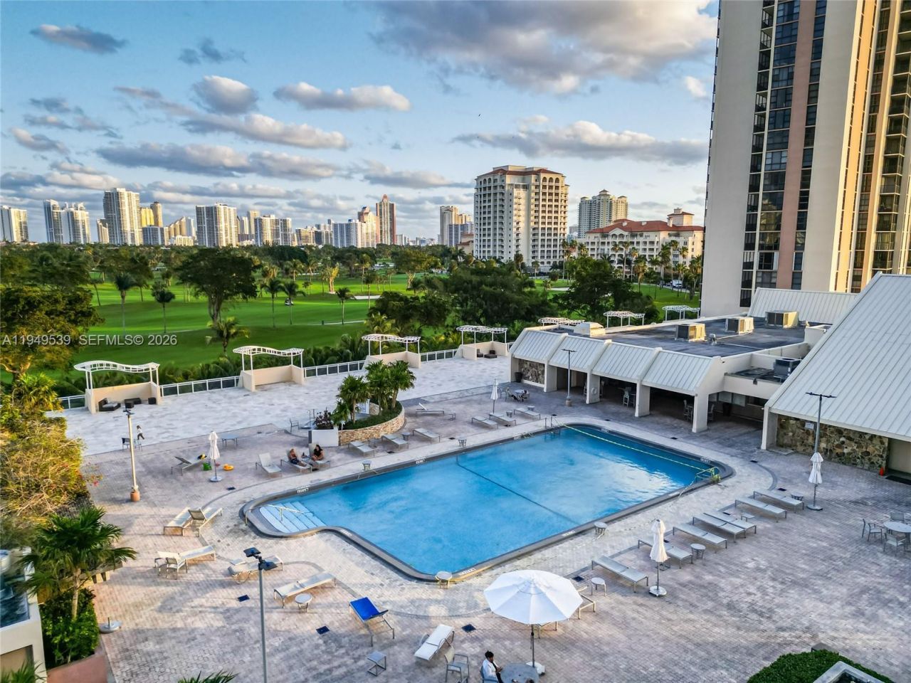 20301 W Country Club Dr , Unit 1623, Aventura, FL 33180 Photo
