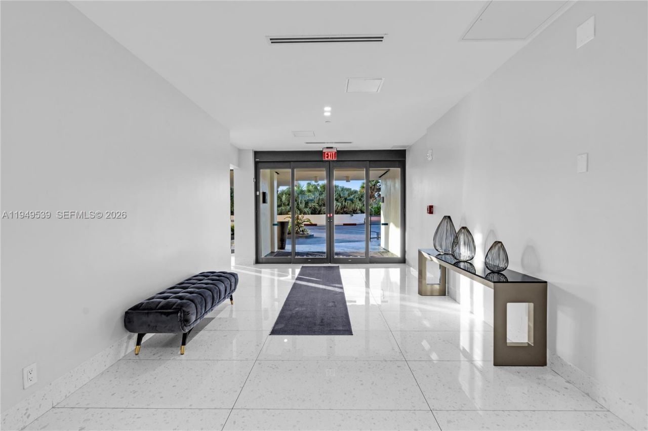 20301 W Country Club Dr , Unit 1623, Aventura, FL 33180 Photo