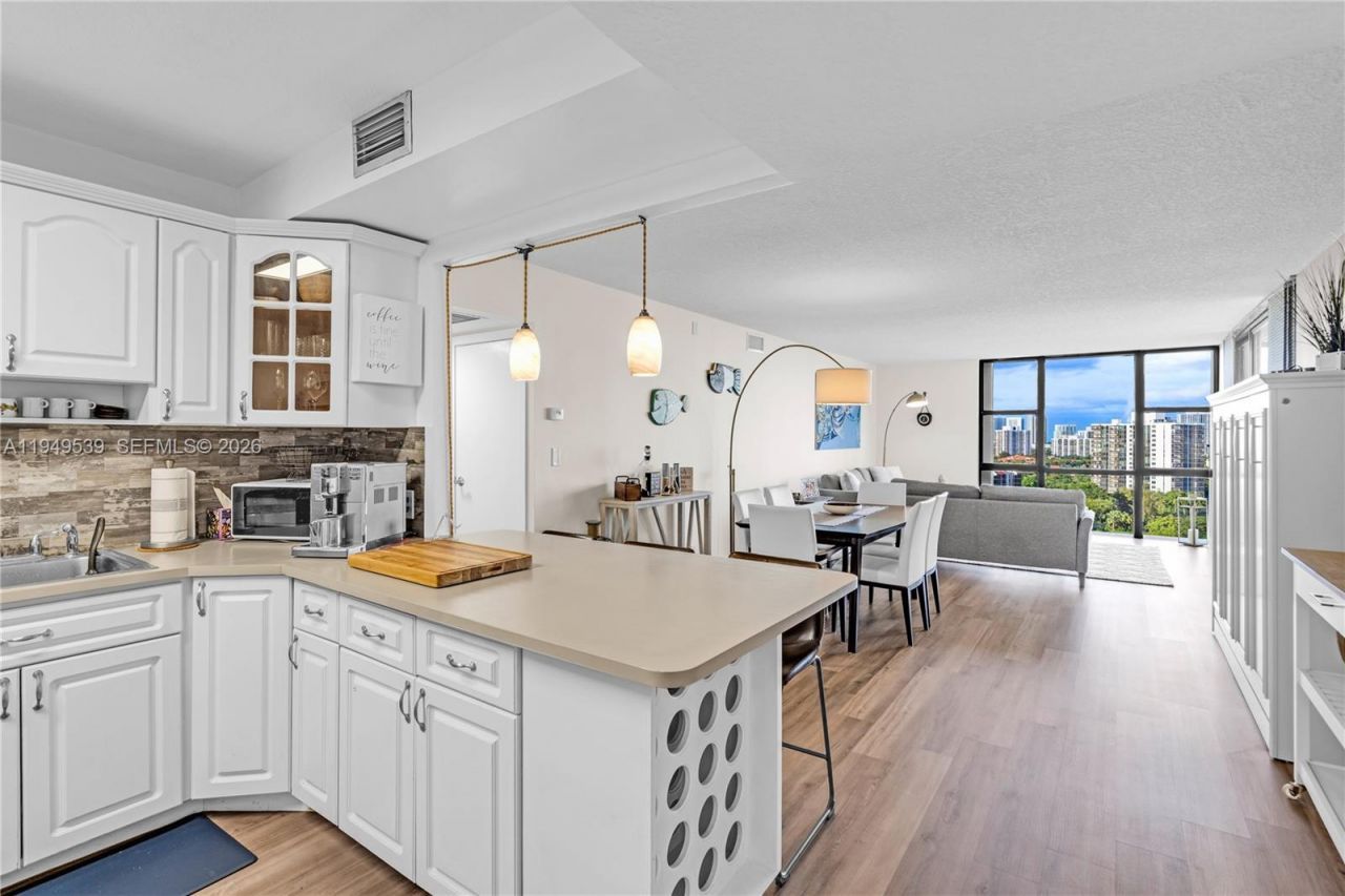 20301 W Country Club Dr , Unit 1623, Aventura, FL 33180 Photo