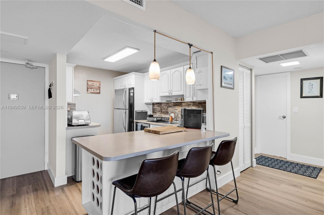 20301 W Country Club Dr , Unit 1623, Aventura, FL 33180 Photo