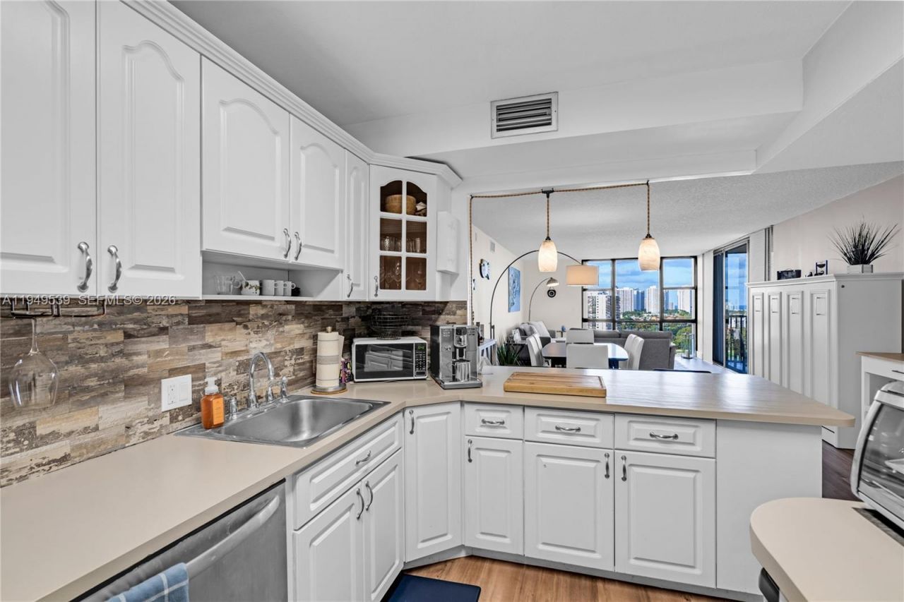 20301 W Country Club Dr , Unit 1623, Aventura, FL 33180 Photo