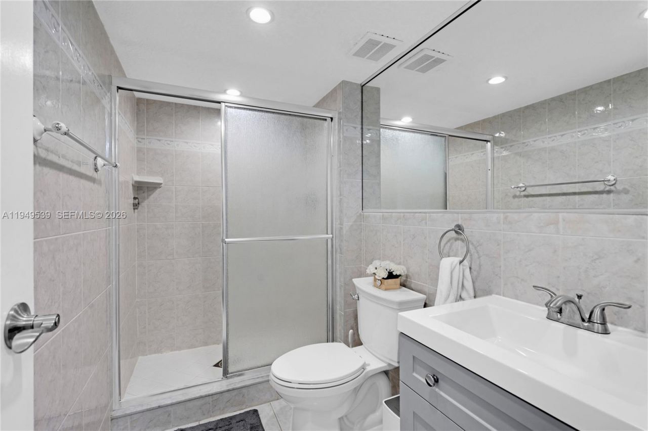 20301 W Country Club Dr , Unit 1623, Aventura, FL 33180 Photo