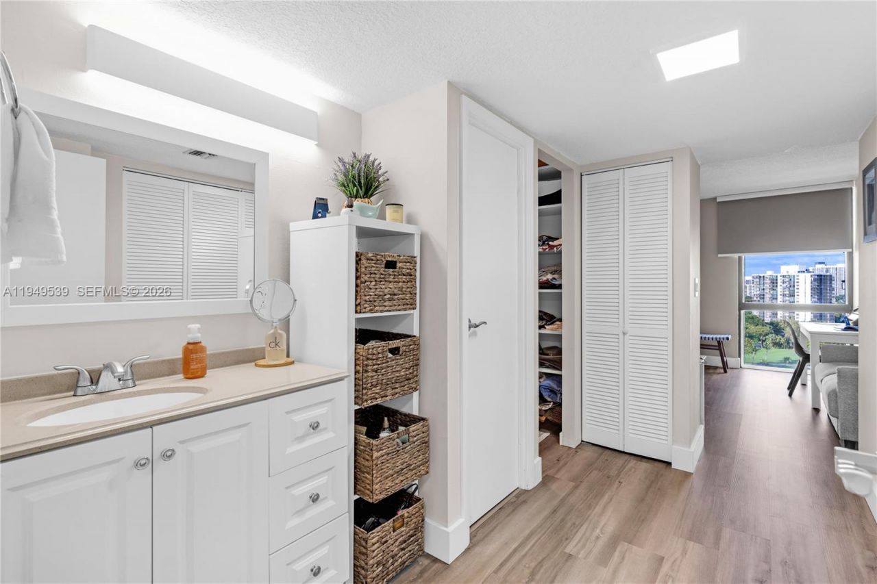 20301 W Country Club Dr , Unit 1623, Aventura, FL 33180 Photo