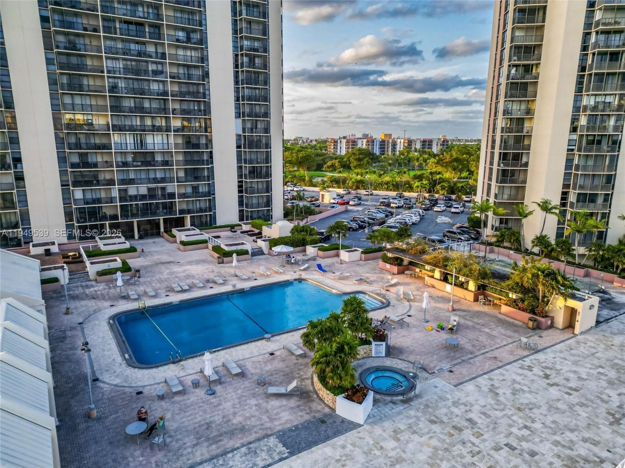 20301 W Country Club Dr , Unit 1623, Aventura, FL 33180 Photo