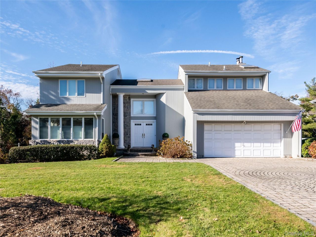 2 Bonnie Lynn Court, Roslyn, NY 11576 Main Photo