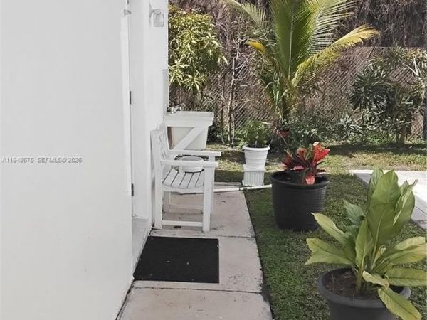 Lauderdale Lakes, FL 33319