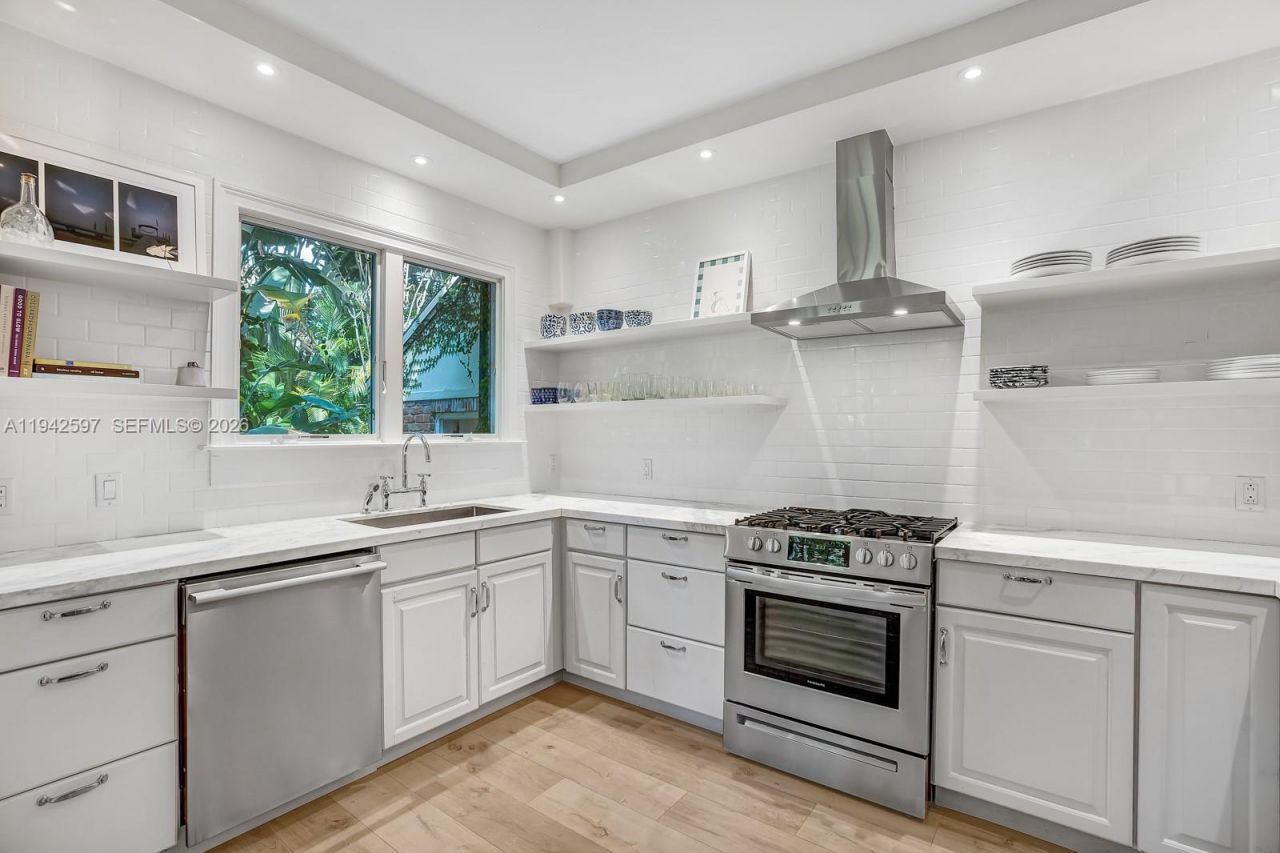 530 Melaleuca Ln, Miami, FL 33137 Photo