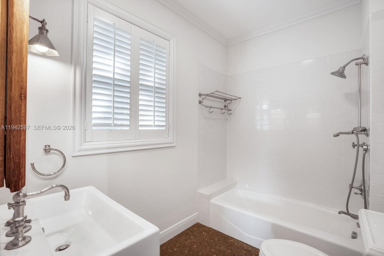 530 Melaleuca Ln, Miami, FL 33137 Photo