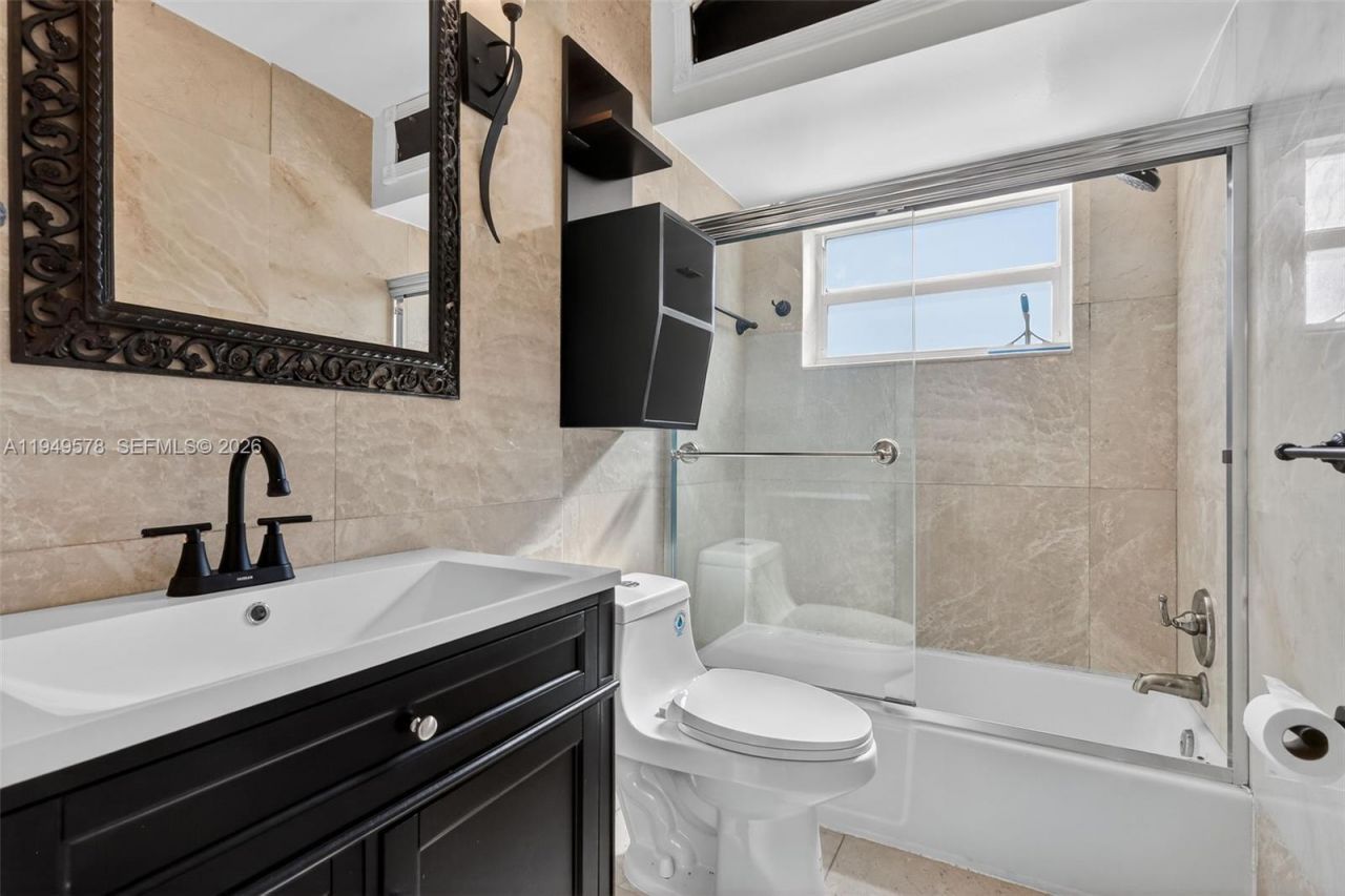 1958 Monroe St, Unit 206, Hollywood, FL 33020 Photo