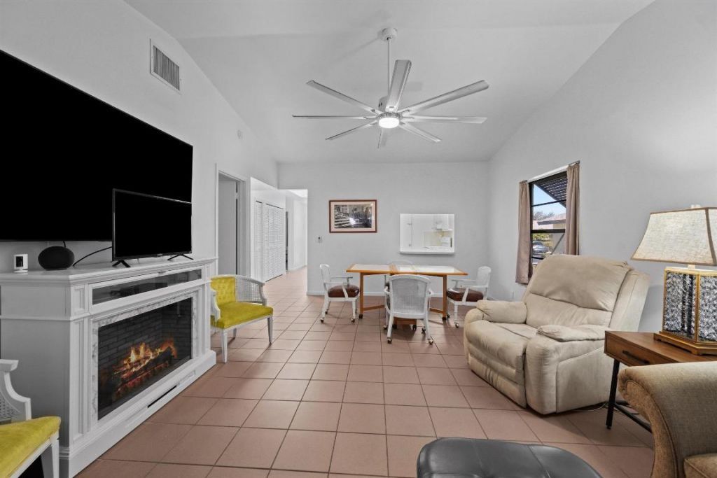 2 Ridge Pointe Drive, Unit A, Boynton Beach, FL 33435 Photo