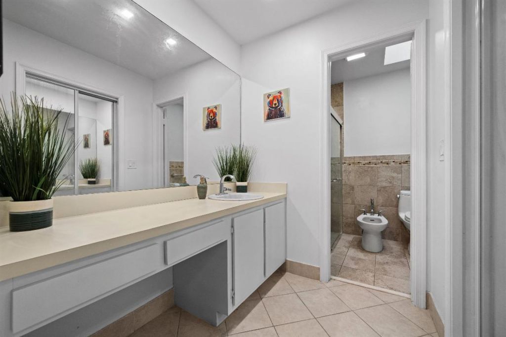 2 Ridge Pointe Drive, Unit A, Boynton Beach, FL 33435 Photo