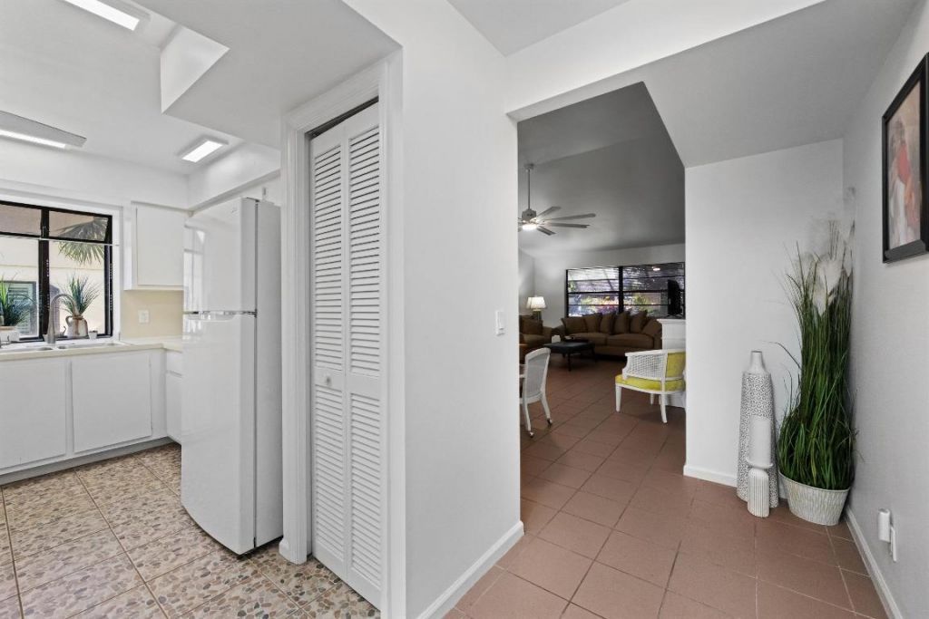 2 Ridge Pointe Drive, Unit A, Boynton Beach, FL 33435 Photo