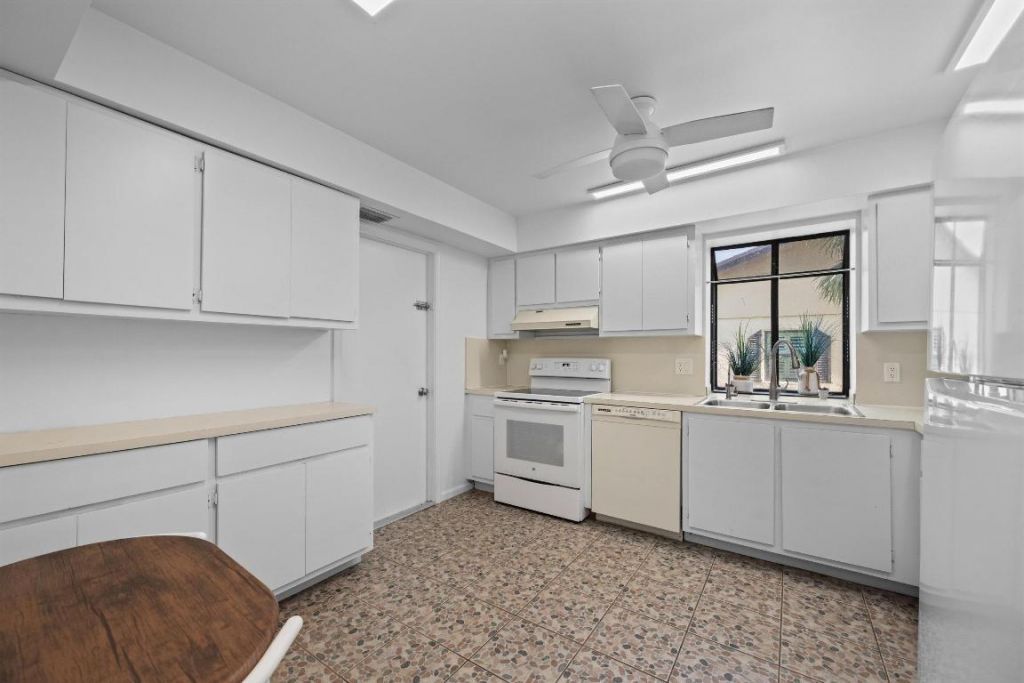 2 Ridge Pointe Drive, Unit A, Boynton Beach, FL 33435 Photo