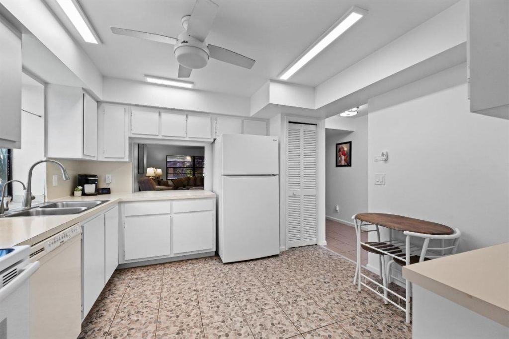 2 Ridge Pointe Drive, Unit A, Boynton Beach, FL 33435 Photo