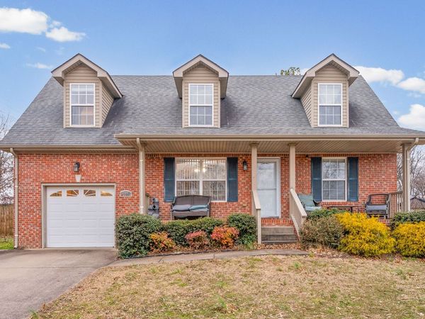 300 Maple Park Dr, Clarksville, TN 37040