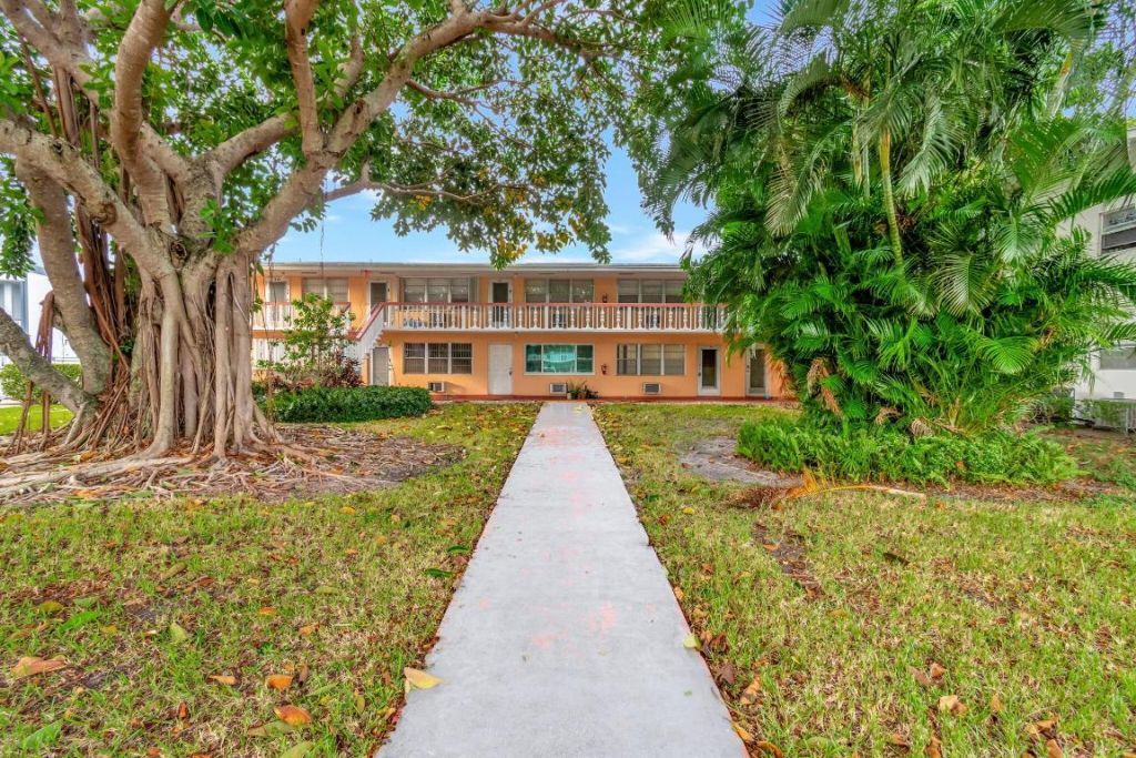 46 Andover B, West Palm Beach, FL 33417 Photo