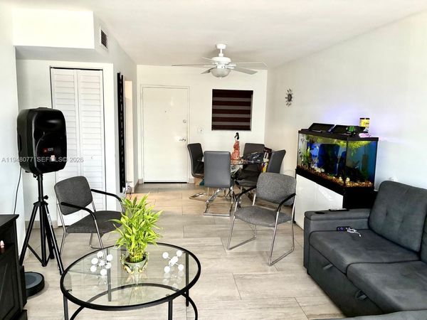 6820 W Flagler St, Unit 405, Miami, FL 33144