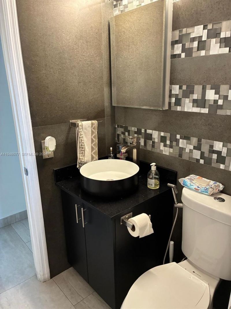 6820 W Flagler St, Unit 405, Miami, FL 33144 Photo