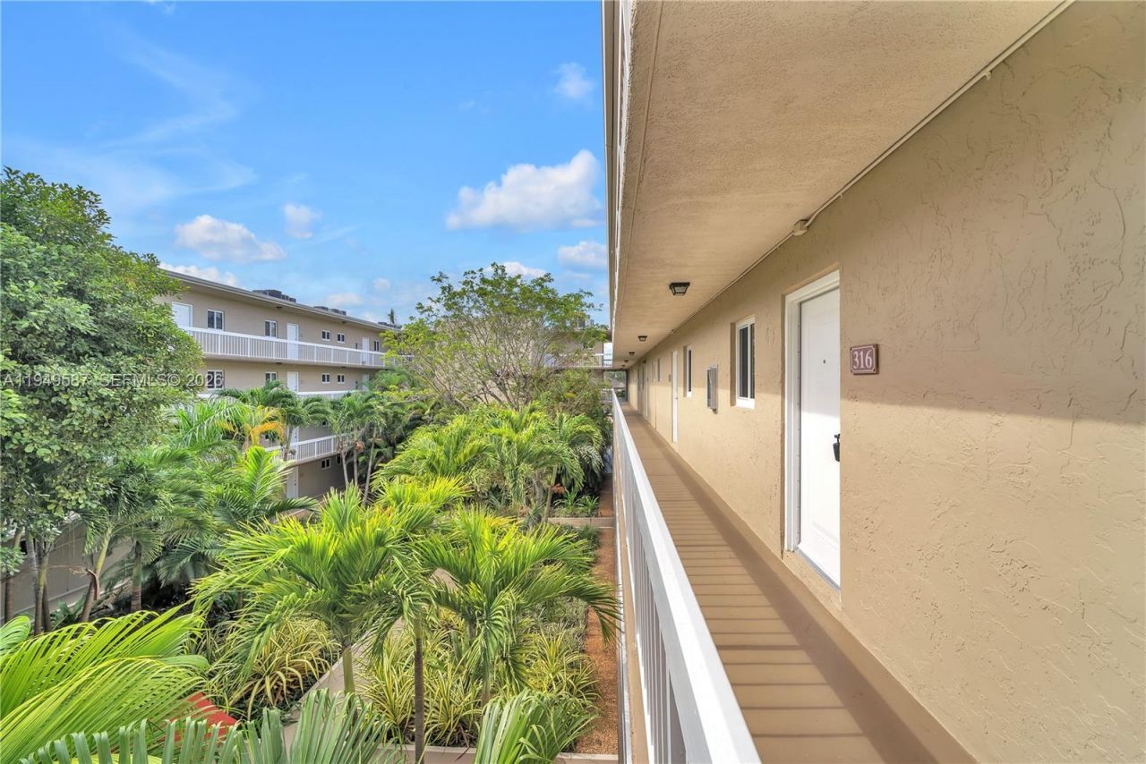 7820 Camino Real, Unit J316, Miami, FL 33143 Photo