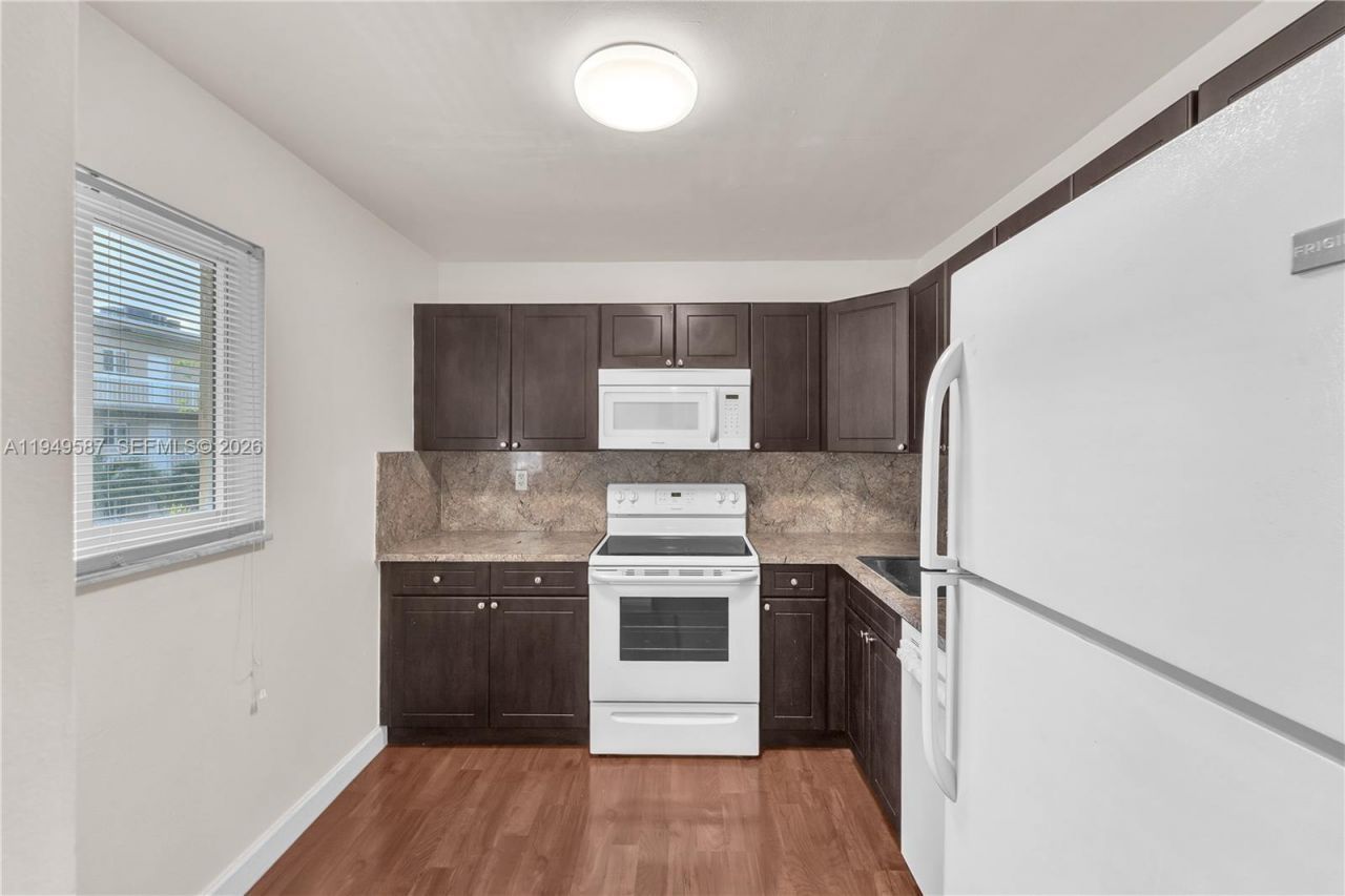 7820 Camino Real, Unit J316, Miami, FL 33143 Photo