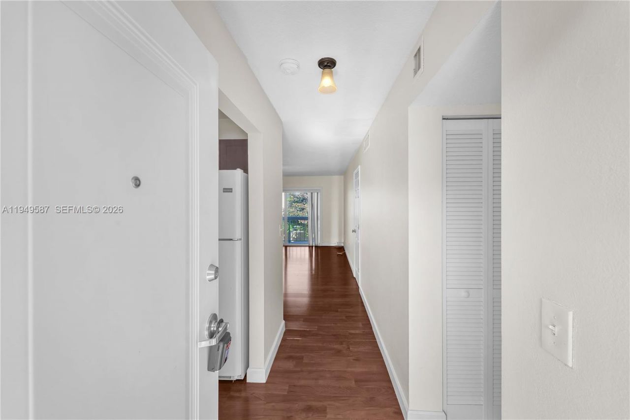 7820 Camino Real, Unit J316, Miami, FL 33143 Photo