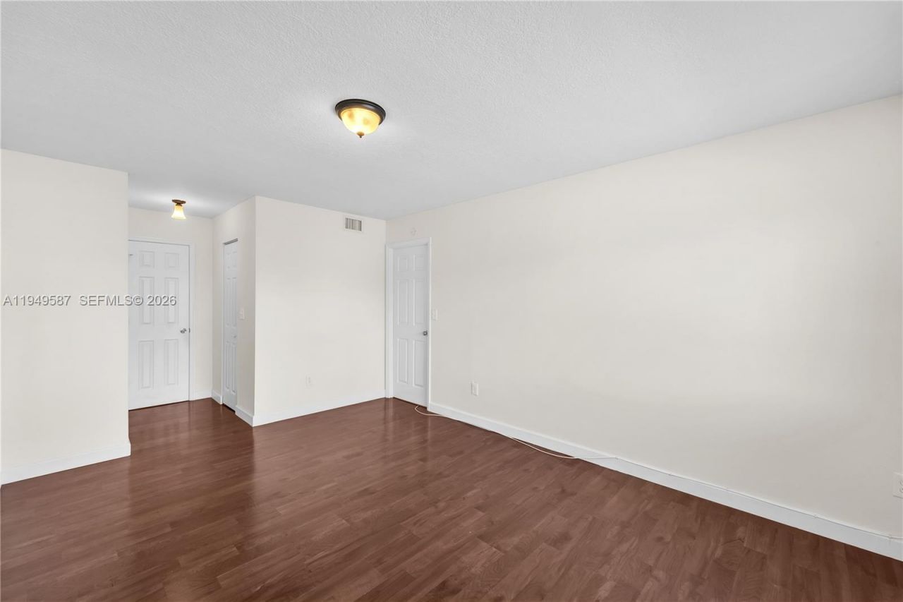 7820 Camino Real, Unit J316, Miami, FL 33143 Photo