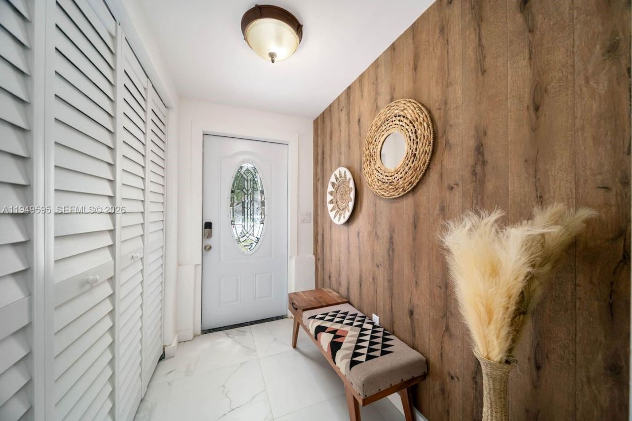 810 NW 21st Ct, Miami, FL 33125 Photo