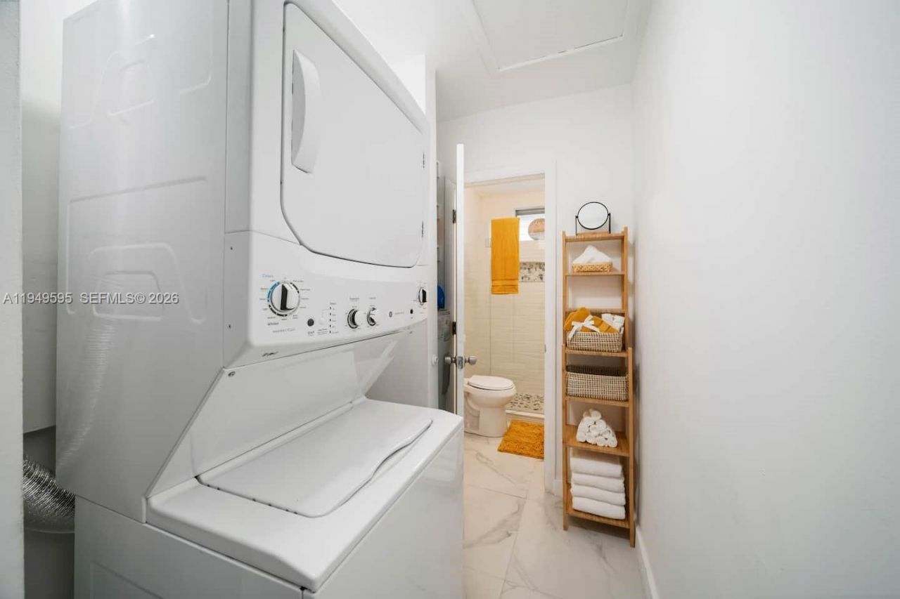 810 NW 21st Ct, Miami, FL 33125 Photo