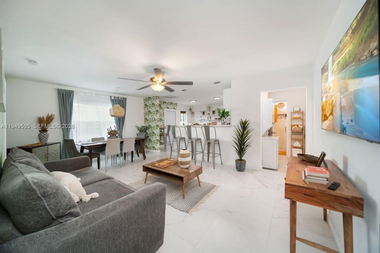 810 NW 21st Ct, Miami, FL 33125 Photo