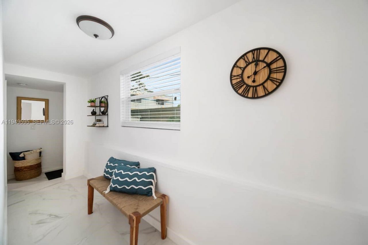 810 NW 21st Ct, Miami, FL 33125 Photo