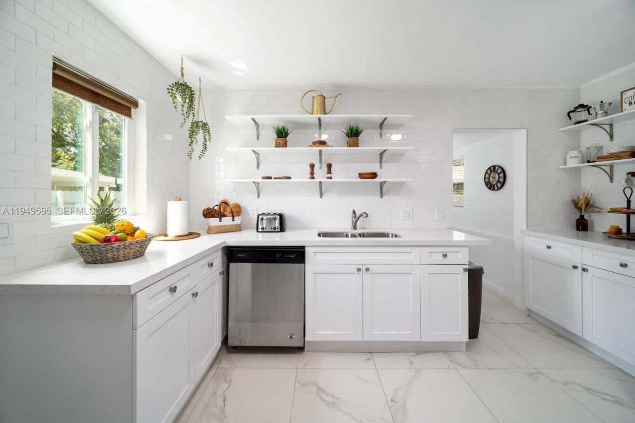 810 NW 21st Ct, Miami, FL 33125 Photo