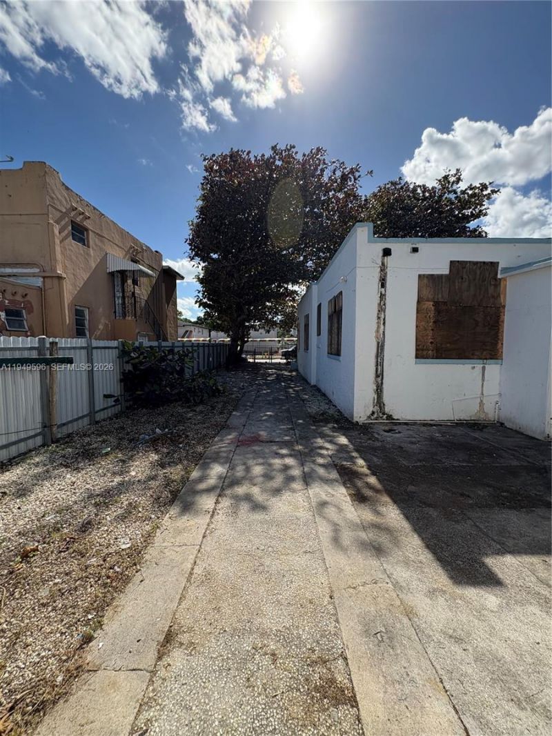 2341 SW 9th St, Miami, FL 33135 Photo