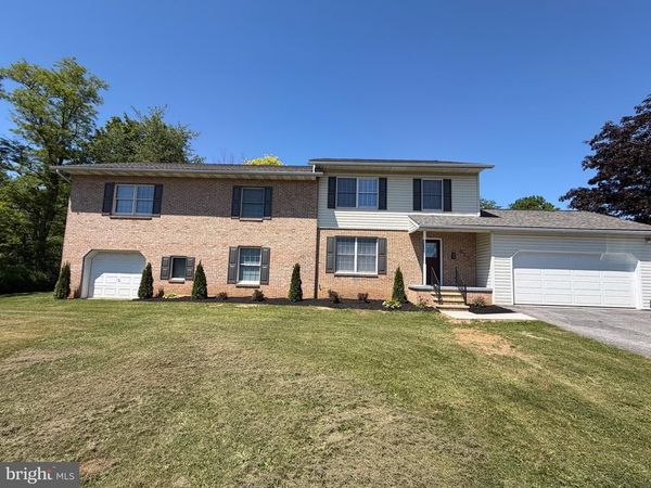 805 ANTRIM LANE, GREENCASTLE, PA 17225